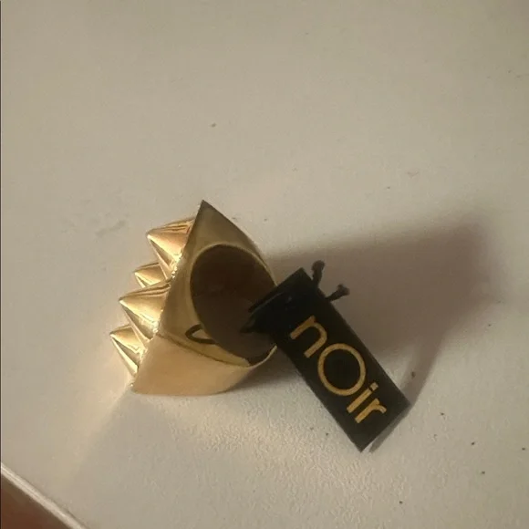 NOir Four Cone Pyramid Ring - Picture 2 of 3